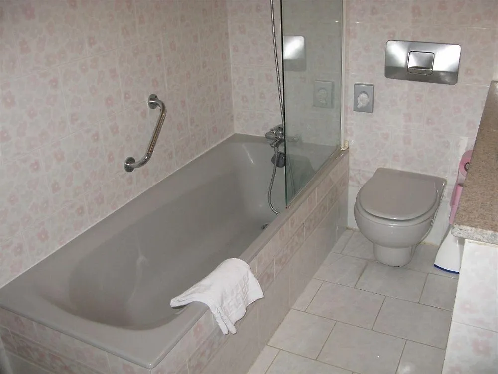 Hotel Les Geraniums Le Barroux 3*,  Frankreich